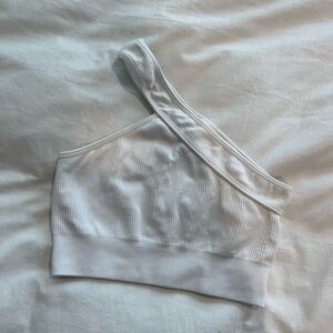 OQQ: White one shoulder sports bra